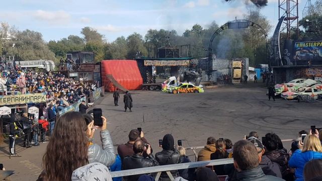 БИГФУТ ДАВИТ МАШИНЫ