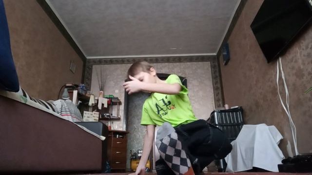 Обучение стойке на локте и 2 движение footwork Break dance смотреть онлайн