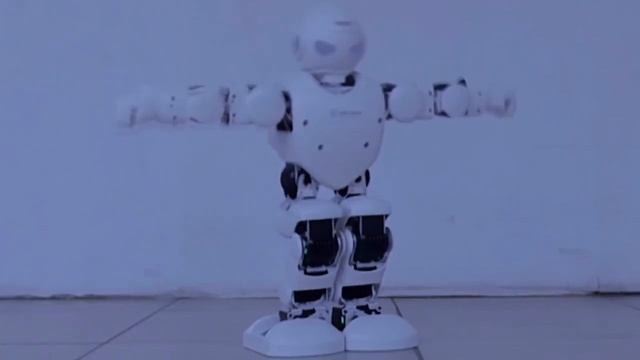 РОБОТ ЧИТАЕТ РЭП И Танцует хип-хоп (Клип робота Жоры голосом робота Ивоны Максим rap voice hip-hop)