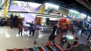 Начало пожара в ТЦ Зимняя Вишня