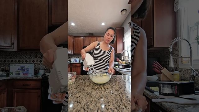 Пирог из персиков и голубики. #десерт #вкусно #сладкийп смотреть онлайн