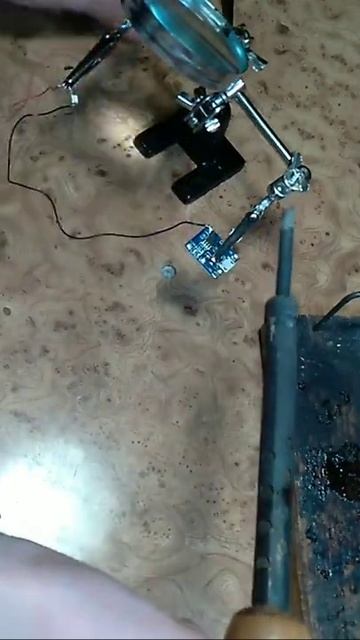 как сделать индикатор для нахождения провода под напр