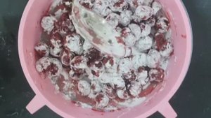 Шоколадный пирог - шарлотка с вишней