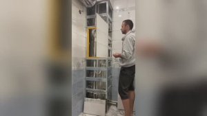 Полностью разборный короб на магнитах для доступа к стоякам, первый тест 2002 г.
