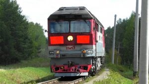 ТЭП70-0175 с пригородным поездом Егоршино — Екатеринбург-Пасс. и приветливой бригадой