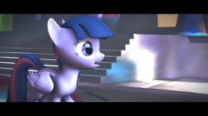 Твайлайт расстаётся со своими  крыльями ради друзе