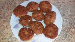 Очень вкусные и сочные котлеты с хрустящей корочкой из свинины. Котлеты в панировке.