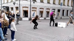 Уличные танцы ~ Парни устроили прикольное шоу 2016