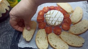 ЗАПЕЧЁННЫЙ БАГЕТ С СЫРОМ И ПОМИДОРАМИ #650