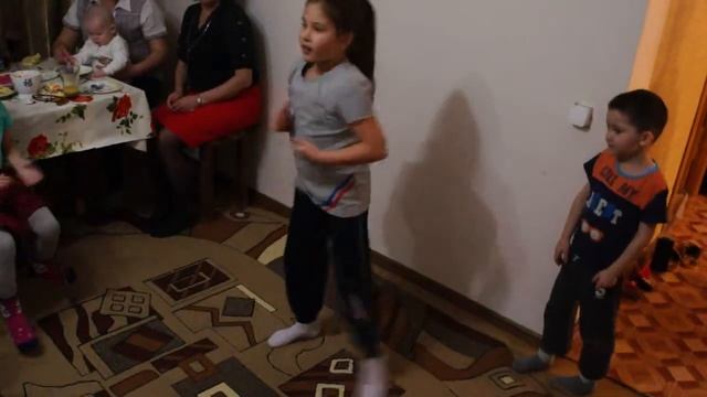 Девочка классно танцует хип-хоп!!! смотреть онлайн