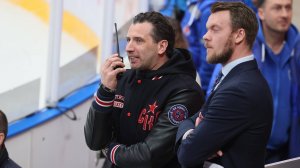 Роман Ротенберг с рацией и СКА-1946, который пытается переломить финальную серию, выиграв у Спартака