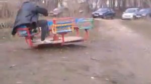 прикол о=лох  Бухой мужик на карусели=)