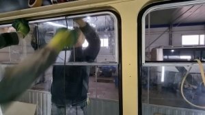 День 4 и 5. Установка стёкол на Советский автобус ЛиАЗ-677 1975 года! Мастерская ВегаБус @VegaBusTV