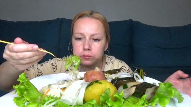 МУКБАНГ КАРТОШКА ОТВАРНАЯ, СКУМБРИЯ ГОРЯЧЕГО КОПЧЕНИ?
