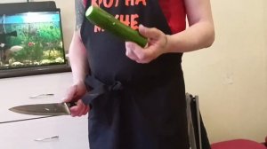 салат с пекинской капустой ,с огурцами ,грибами,луком,?