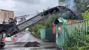 Дорожная Фреза ￼Wirtgen w200 срезает асфальт