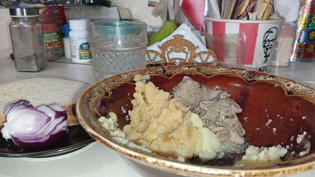 МУКБАНГ ТУШЁНОЕ МЯСО / КАРТОФЕЛЬНОЕ ПЮРЕ / ГОРОХОВАЯ К? смотреть онлайн