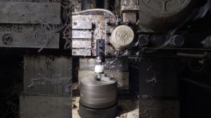 Токарный станок ЧПУ ck6130 в работе. геофон наконечник из