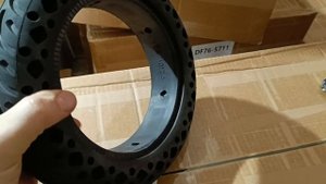 Шина цельнолитая антипрокольная безвоздушная 10*2.5 +38068