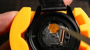 Замена батарейки в швейцарских часов Victorinox Swiss Army FIELDFOR