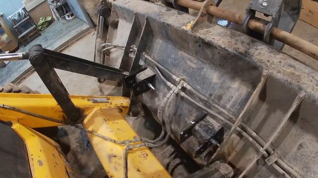 Самодельные крепления для вил экскаватора-погрузчика смотреть онлайн