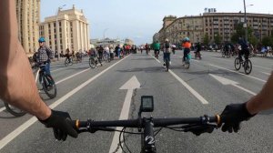 Покатушка на велопараде 2025. Сел на хвост шоссеру и MTB с ассистентом на ленинградке.