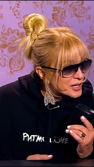 Лайма Вайкуле и Айза слушают русский рэп #shorts смотреть онлайн