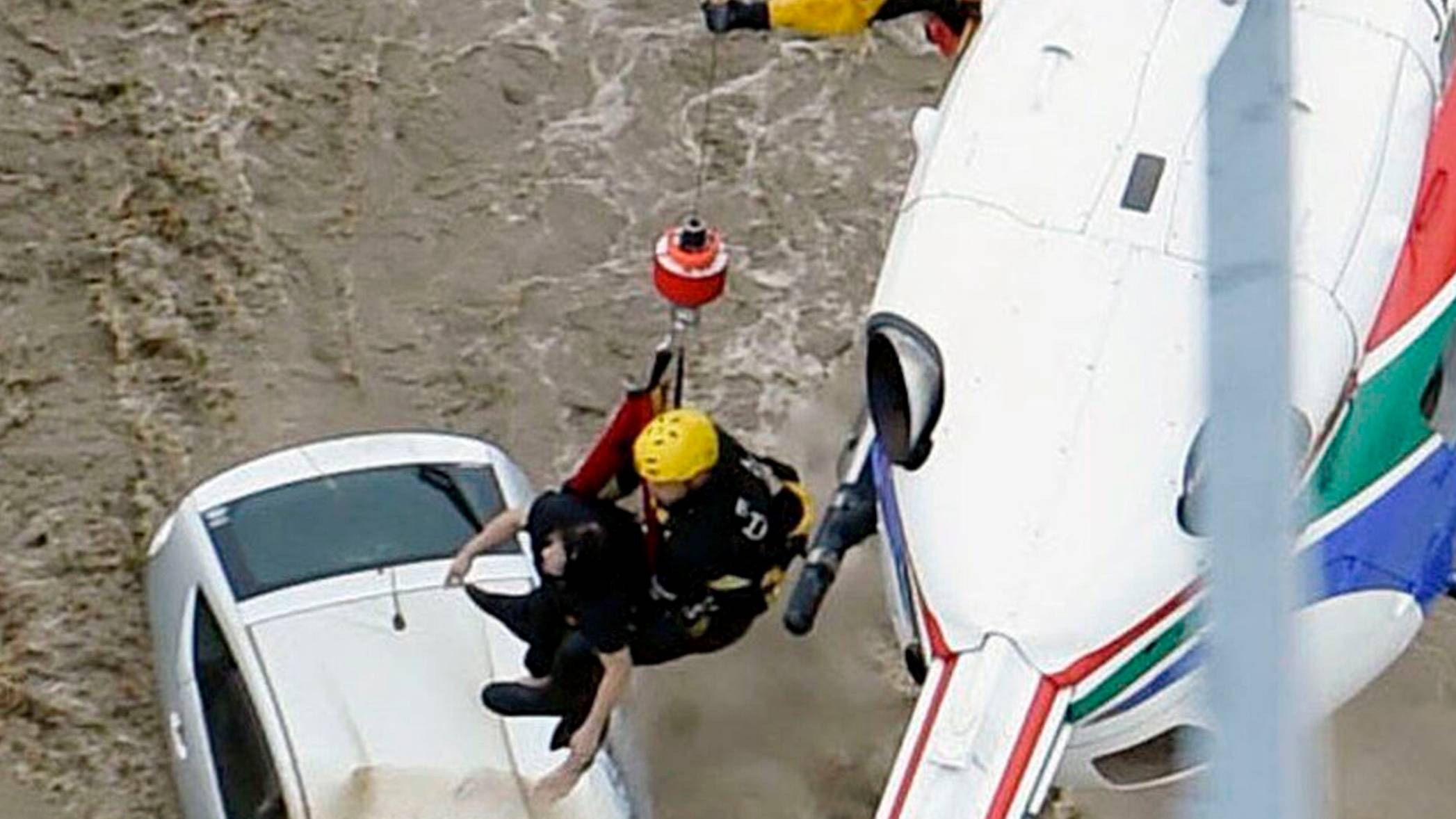 Ливни затопили Новый Южный Уэльс. Все дома ушли под воду, людей эвакуируют вертолетами