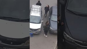 Заче малолетки девушка курит сигарет