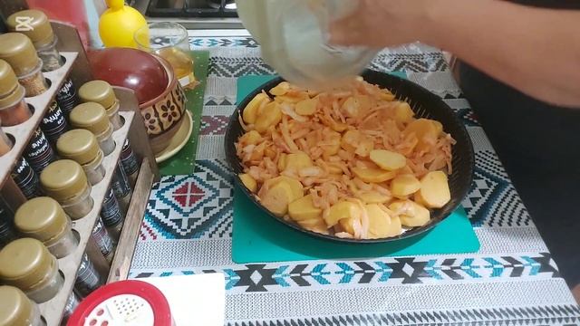 Мясо с картошкой в духовке. Очень вкусно😋 смотреть онлайн