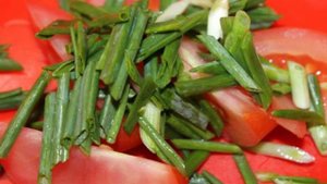 Салат с куриной печенью и легкой бальзамической заправкой