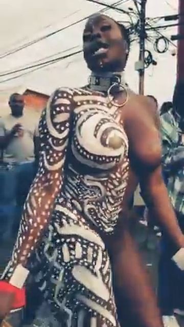 Голая негритянка с пышными формами!!! смотреть онлайн