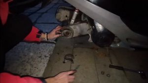 Honda Dio. Замена колодок.