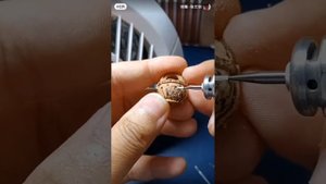 Поделки из косточки от персика. Сувенир из косточки.