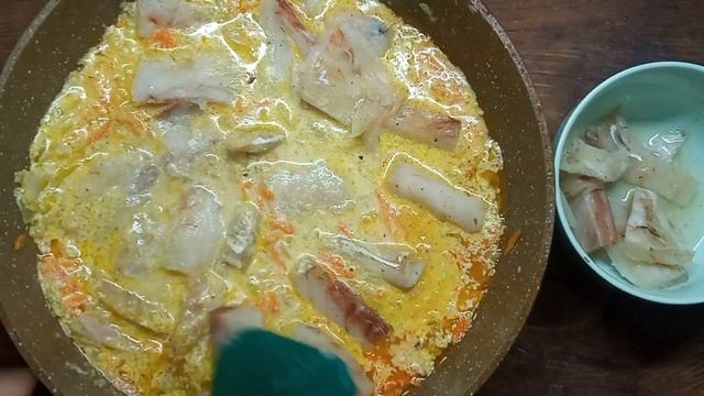 Треска, минтай в сметане. Добавил 3 продукта к рыбе, а р?