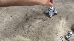 Вы сможете сделать их сами /Цветы из металла для украш?