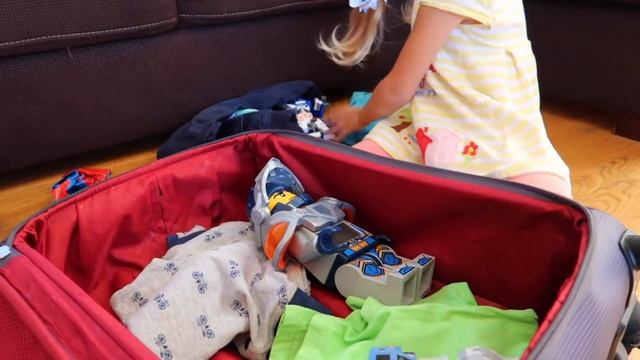 Андрюша уезжает! Ариша не хочет  Оставаться Одна Скетчи для детей смотреть онлайн