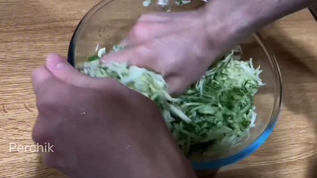 Съедят за минуту! Вкусный салат из Свеклы на каждый де? смотреть онлайн