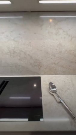 Бежевый кварцит Cygnus Divine от Quantra Quartz
