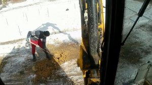 Асе tlb 95 экскаватор-погрузчик , едет с гидробуром на ра?