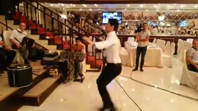 У Вадима на свадьбе.Рясул танцует супер! смотреть онлайн