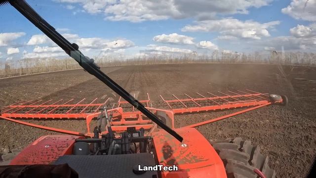 Впервые сел за трактор и тут такая мощная машина! Киро?