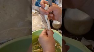 Как правильно чистить корень хрена.