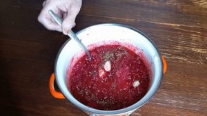 Соус к мясу из красной смородины