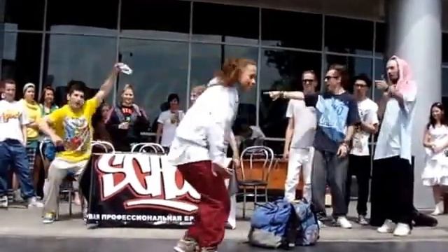 Девушка классно танцует хип хоп Настя Гончаренко 480p