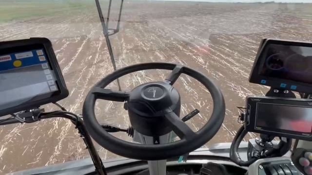 Самоходный опрыскиватель в деле!