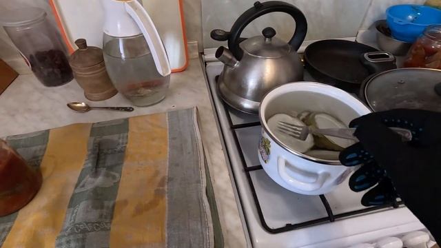Консервы из карася в томатном соусе и собственном сок?