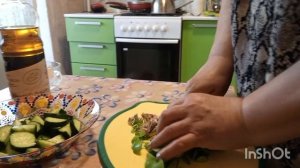 Микро зелень выросла. Делаю салат.