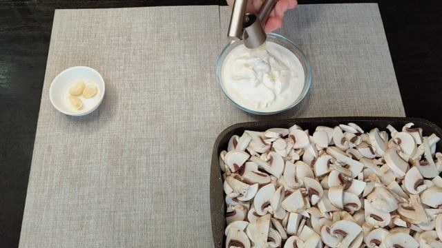 Куриная грудка под сметанно-чесночным соусом с грибам смотреть онлайн