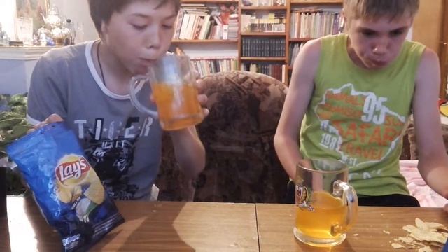 CHALLENGE чипсы и сок, на перегонки смотреть онлайн